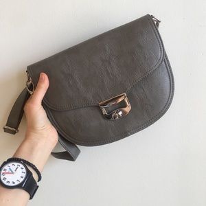 Gray crossbody bag 👜